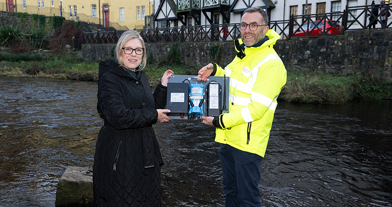 1000 EDM Monitors Launch Cabinet Secretary Gillian Martin and Professor Simon Parsons hold an Event Duration Monitor at Water of Leith, Stockbridge, Edinburgh